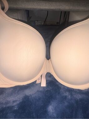 Victoria's Secret Light Nude Smooth T-Shirt Bra